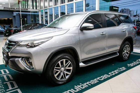 TOYOTA HILUX SW4 2.8 SRX 4X4 7 LUGARES 16V TURBO INTERCOOLER DIESEL 4P AUTOMÁTICO